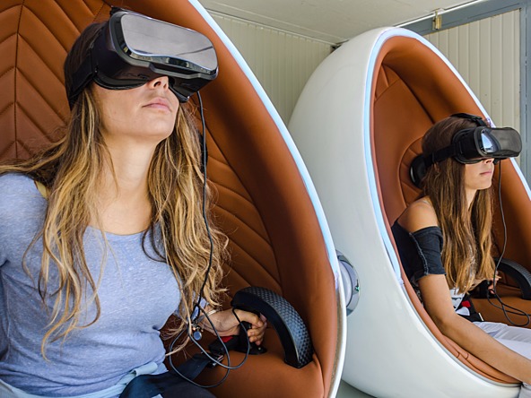 VR headsets mother and daughter_Crop